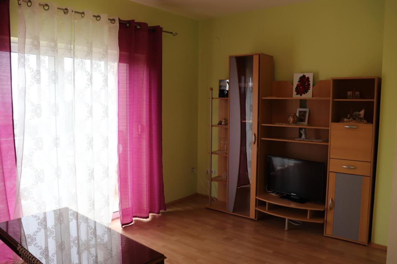 Apartments Vesna Banjol Exterior photo
