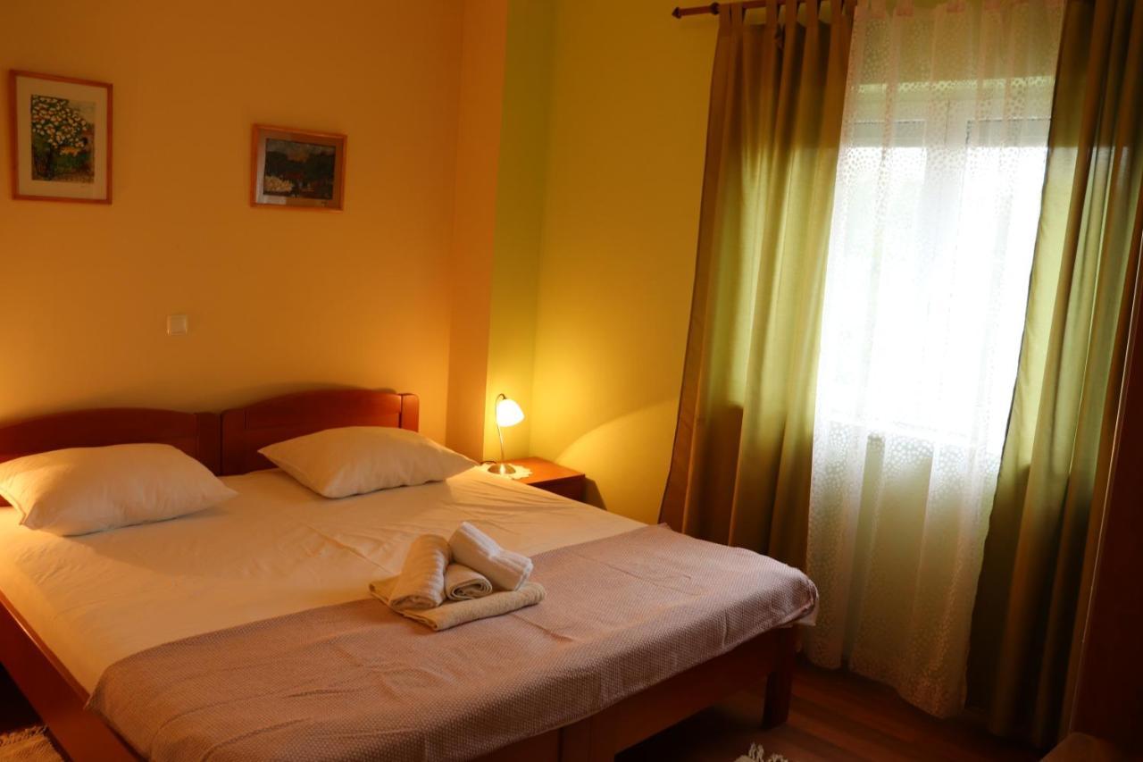 Apartments Vesna Banjol Exterior photo