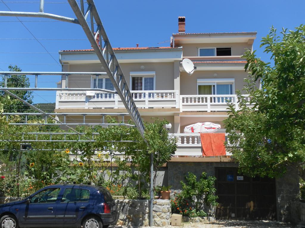 Apartments Vesna Banjol Exterior photo